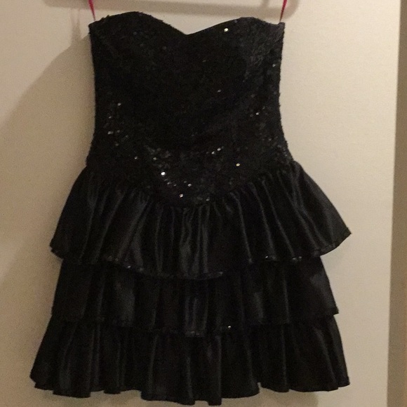 Betsey Johnson Dresses & Skirts - Betsey Johnson Sequin Strapless Dress 👗 Cocktail